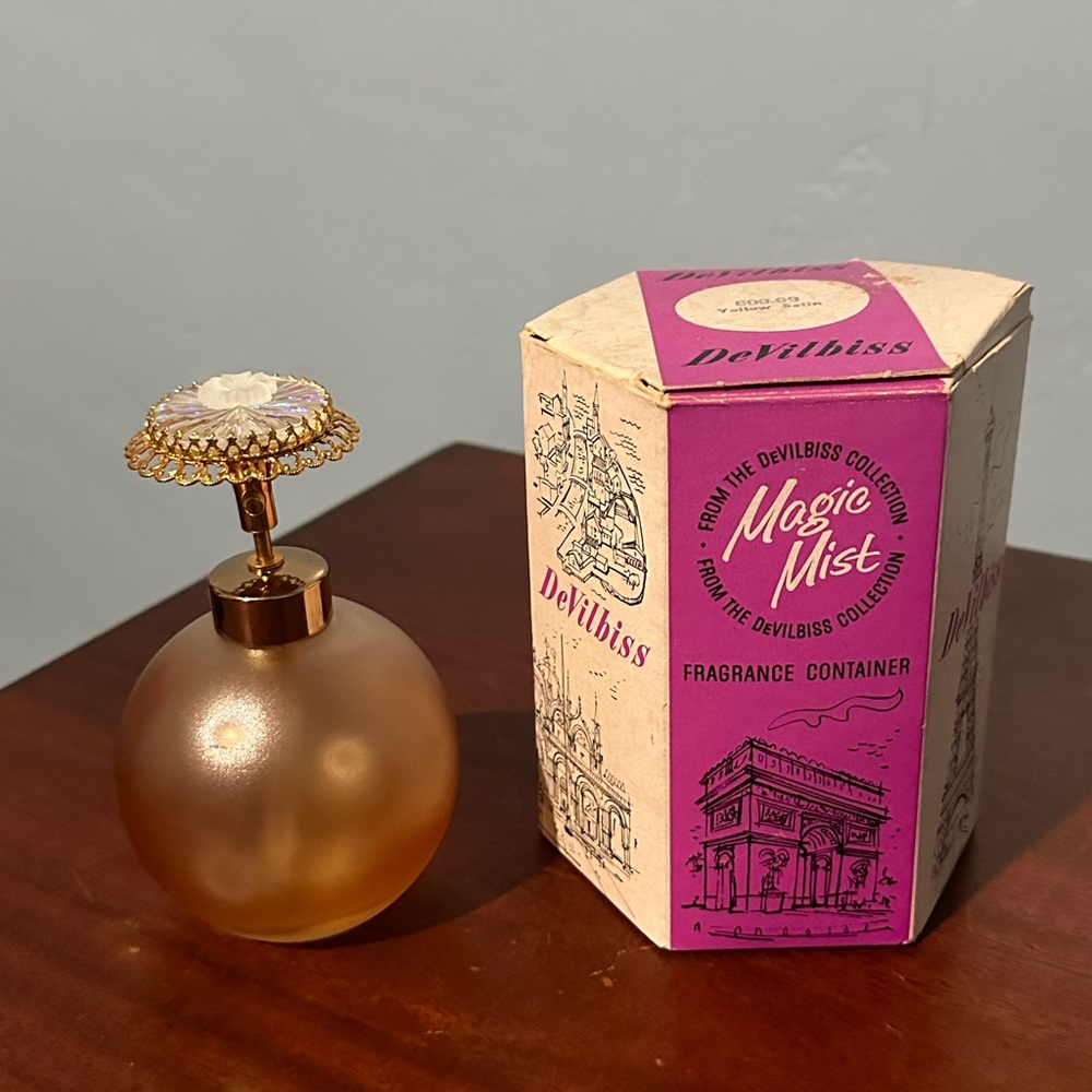 Antique DeVilbiss Magic Mist Perfume Fragrance Atomizer 600-69 Yellow Satin
